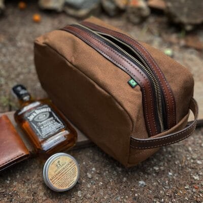 Necessaire Lona Encerada e Couro Marrom