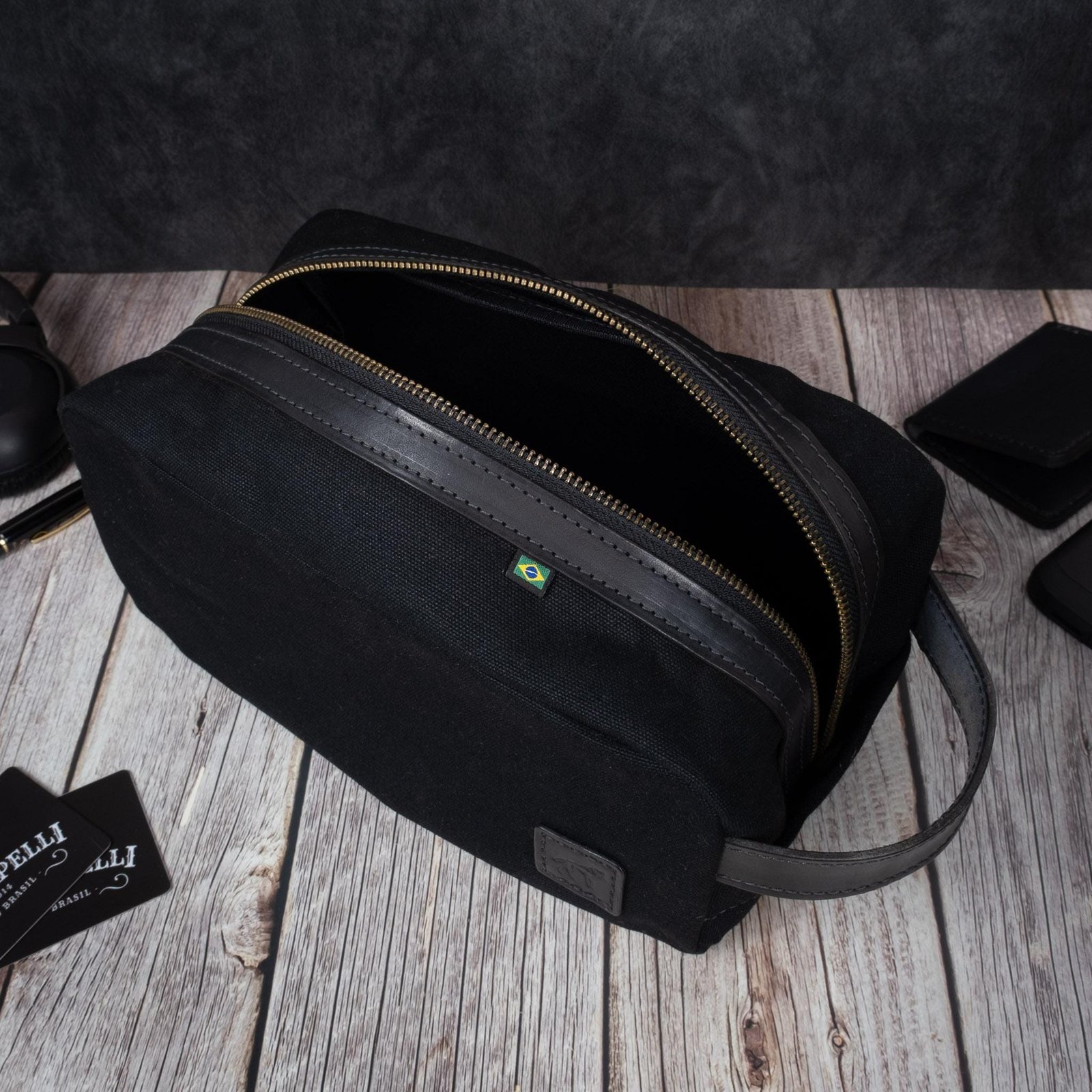 Necessaire Lona Encerada e Couro Preta