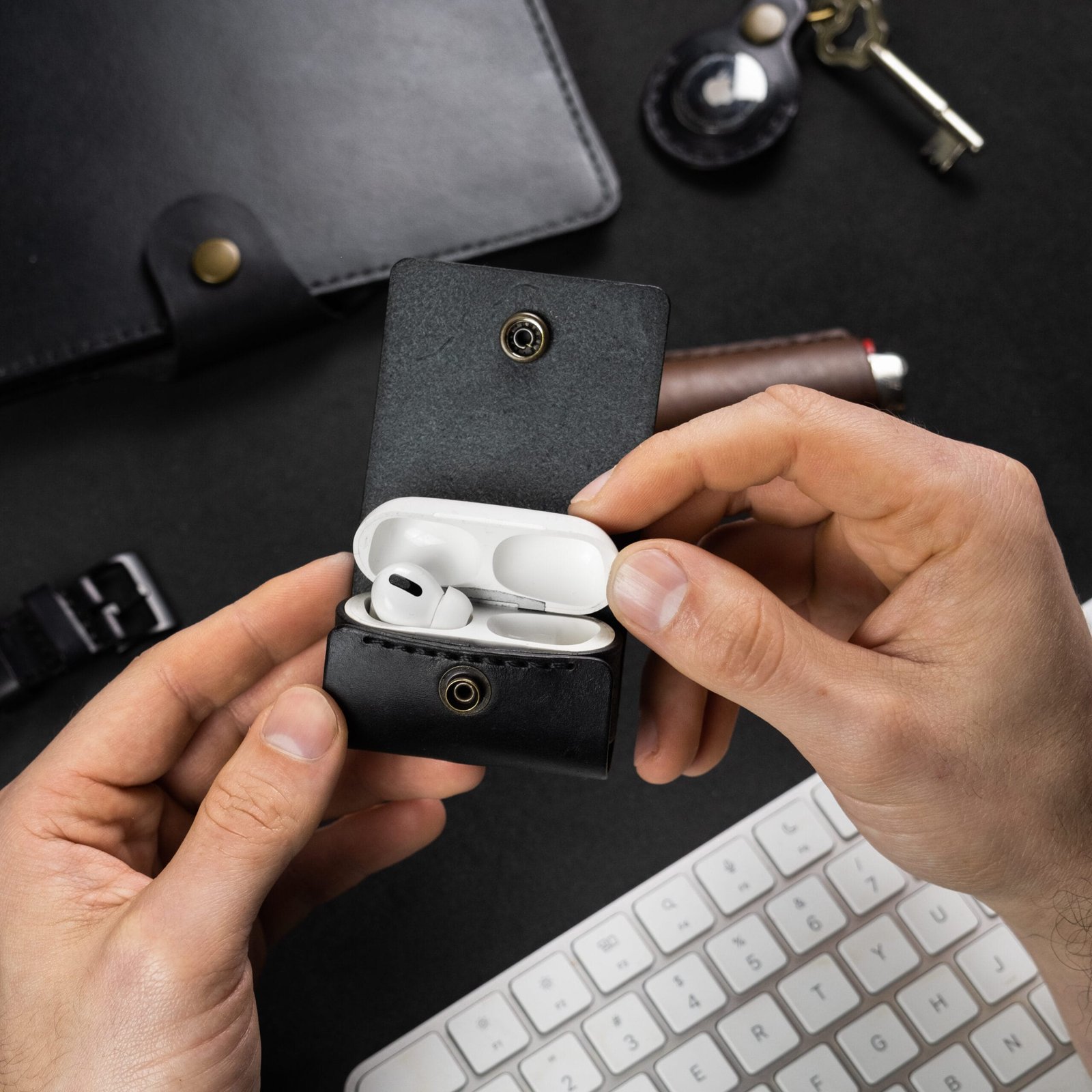 Capa de Couro AirPods Preto - Imagem 5