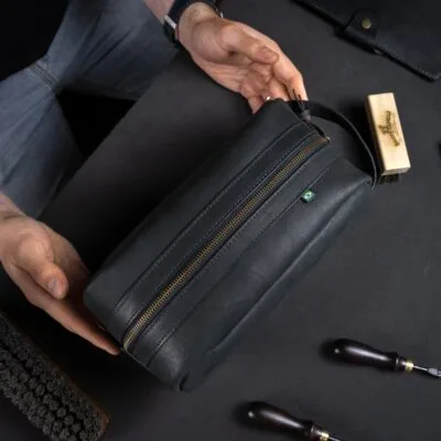 Necessaire em Couro Preta